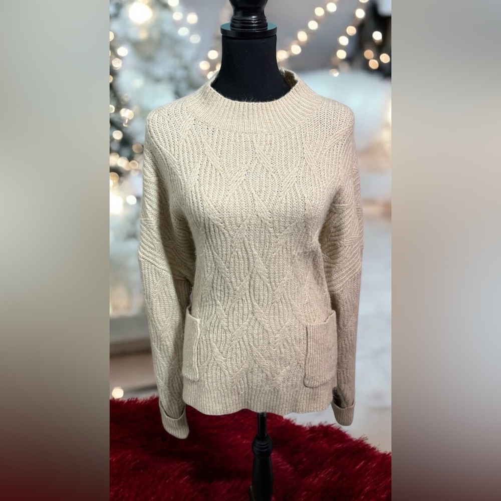 NWT SIZE 18 Fat Face Lightweight cable knit sweater with front pockets